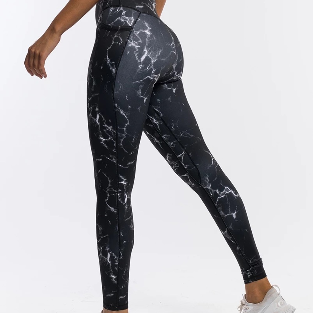 Echt black marble leggings